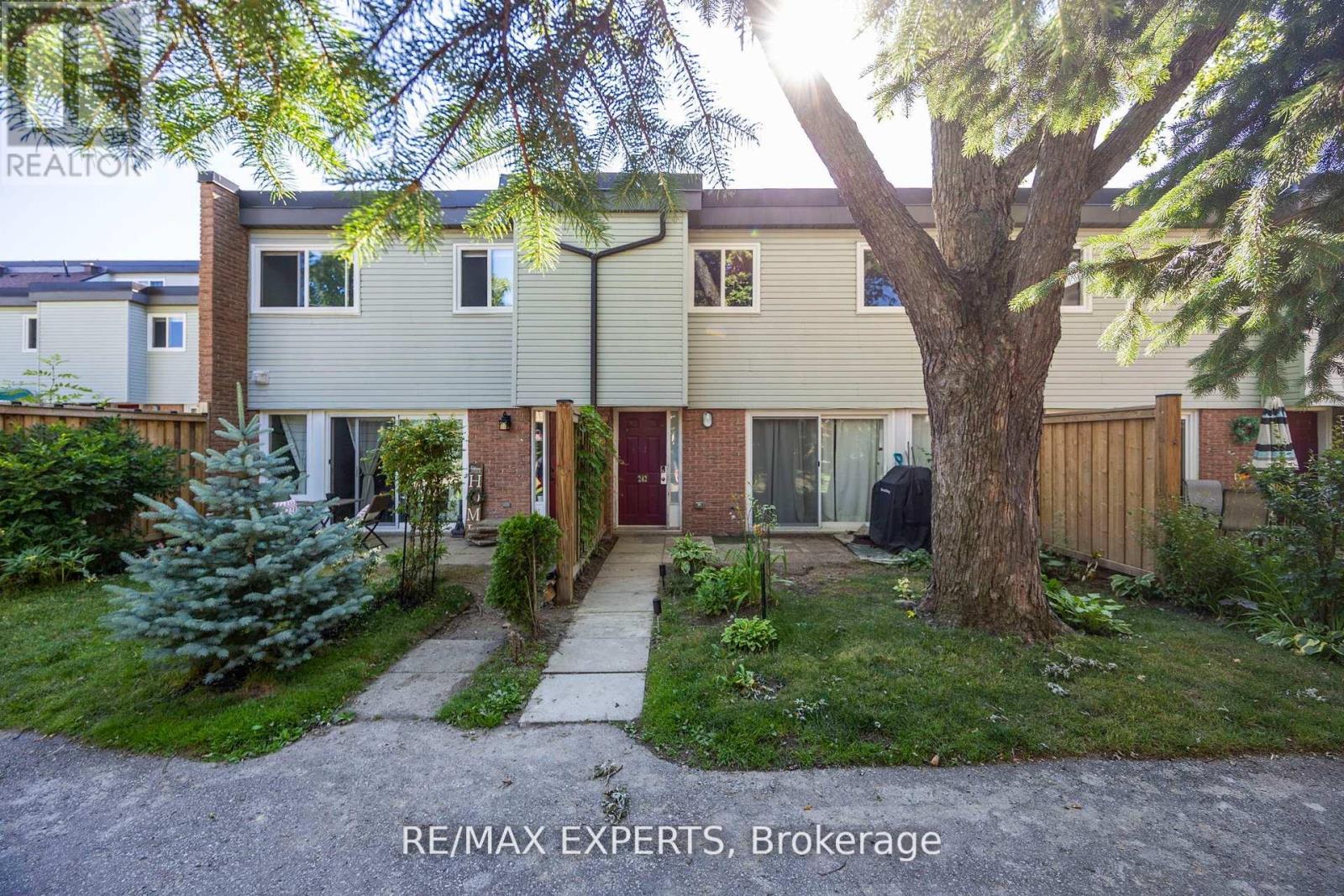 Townhouse at 242 MILESTONE CRESCENT, Aurora (Aurora Village)
