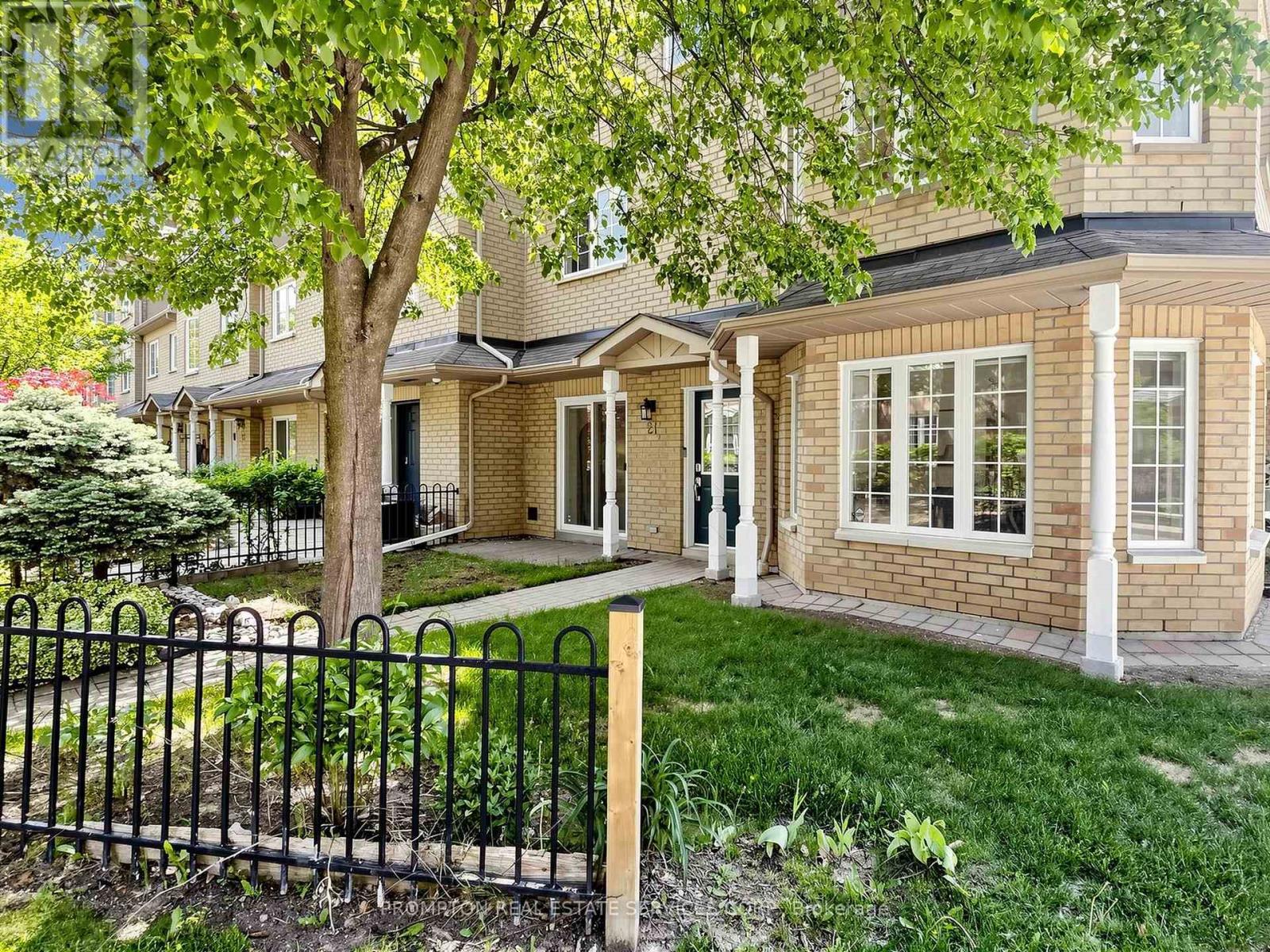 Townhouse at 21 - 5 ST.MORITZ WAY, Markham