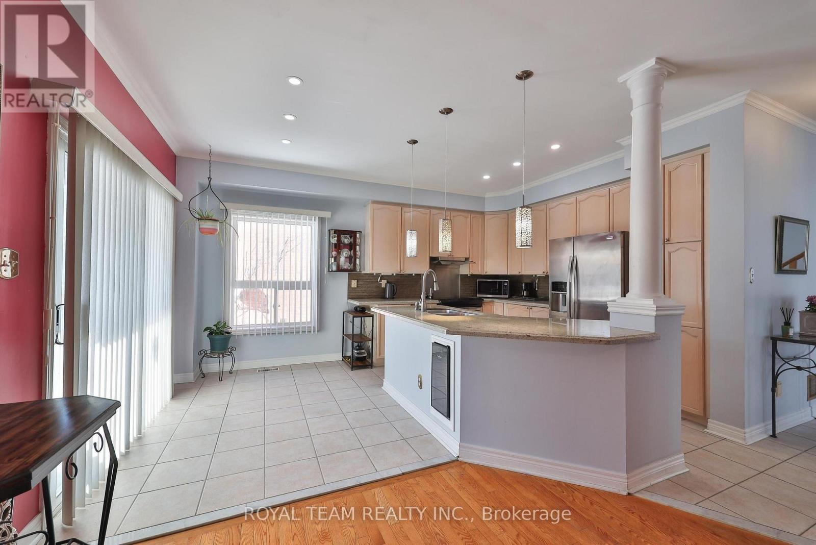 Detached at 2 SANDWAY CRESCENT, Vaughan