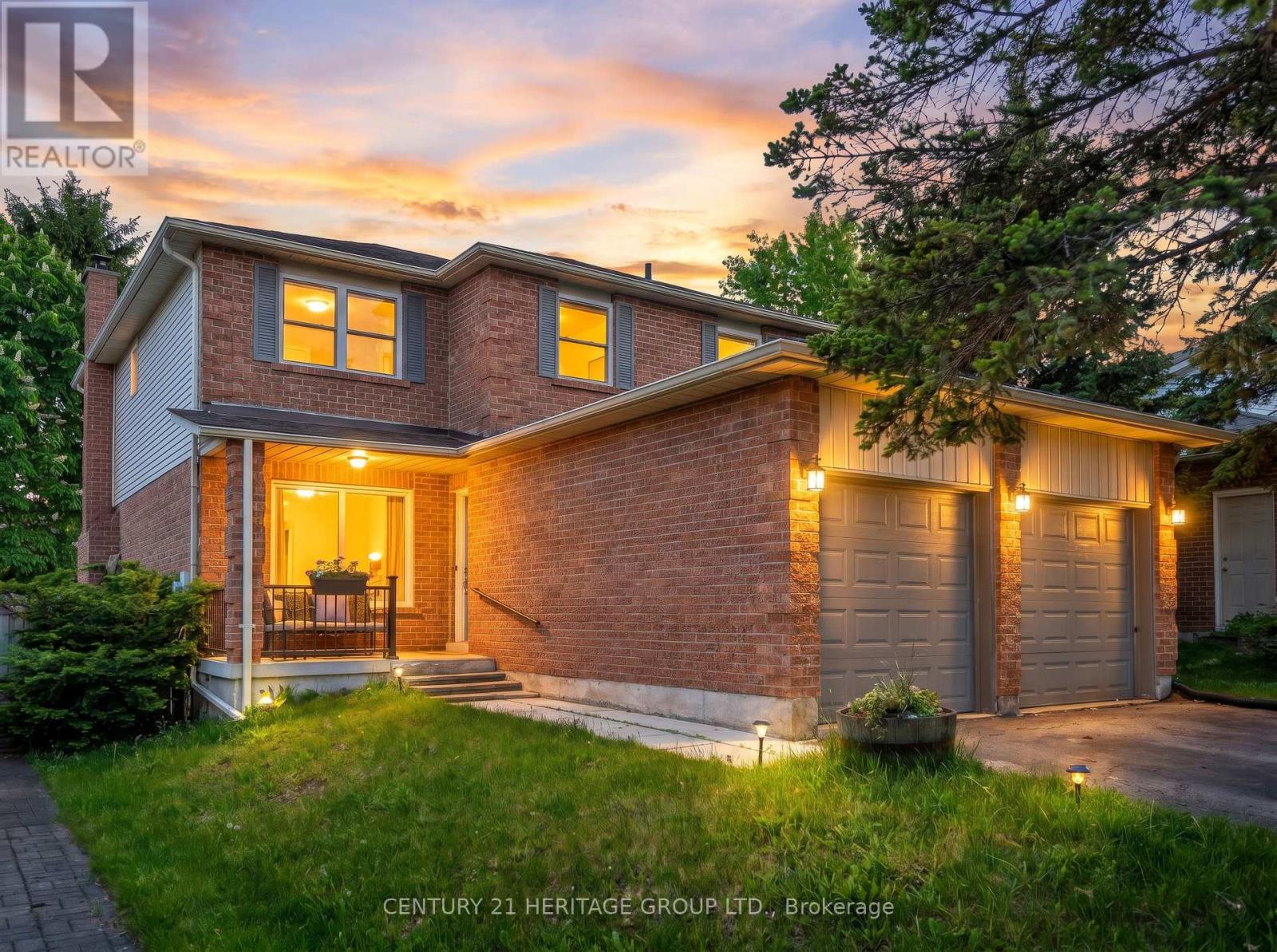 Detached at 228 BILLINGS CRESCENT, Newmarket (Bristol-London)