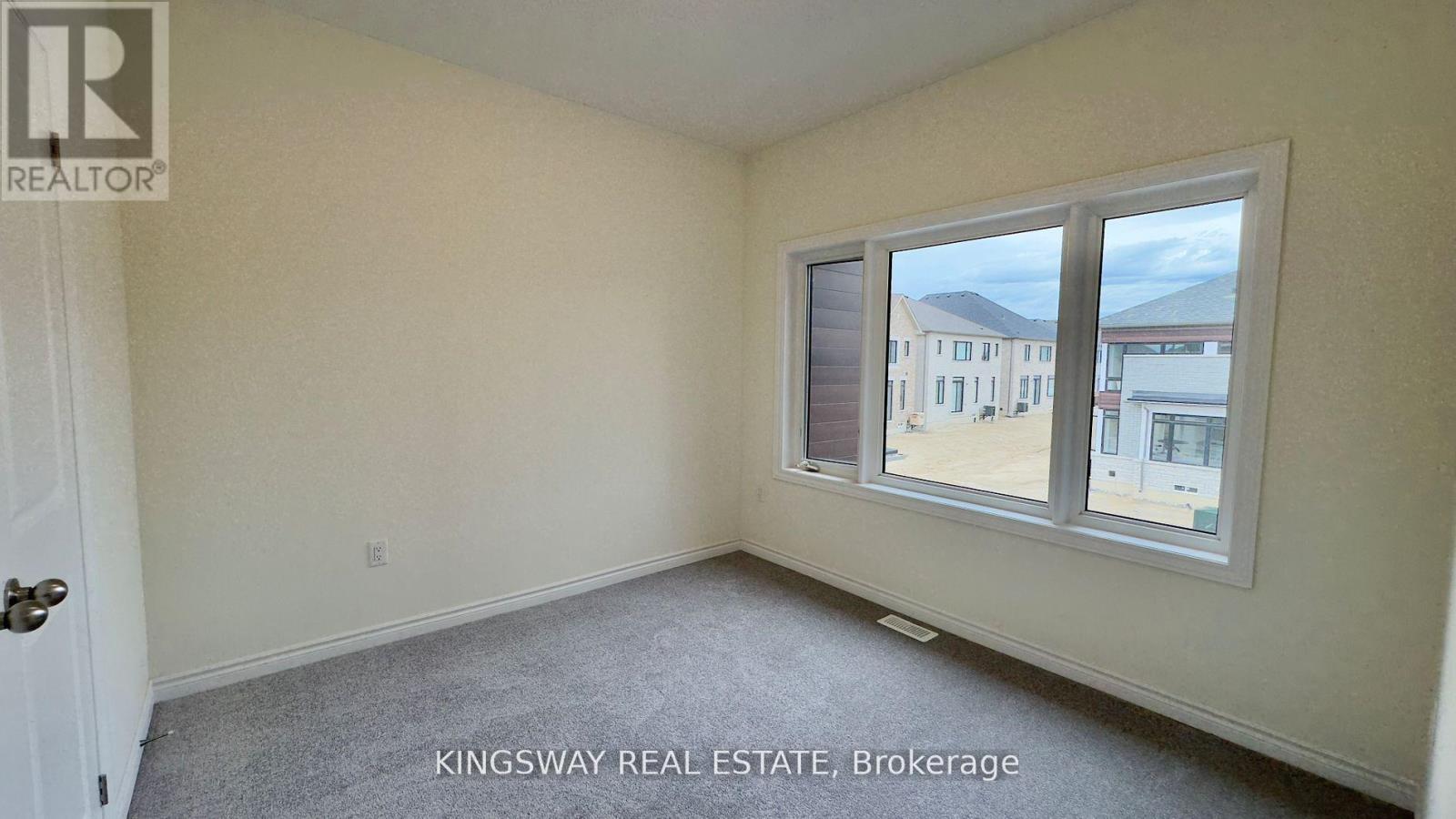 Townhouse at 16 BLICK CRESCENT, Aurora