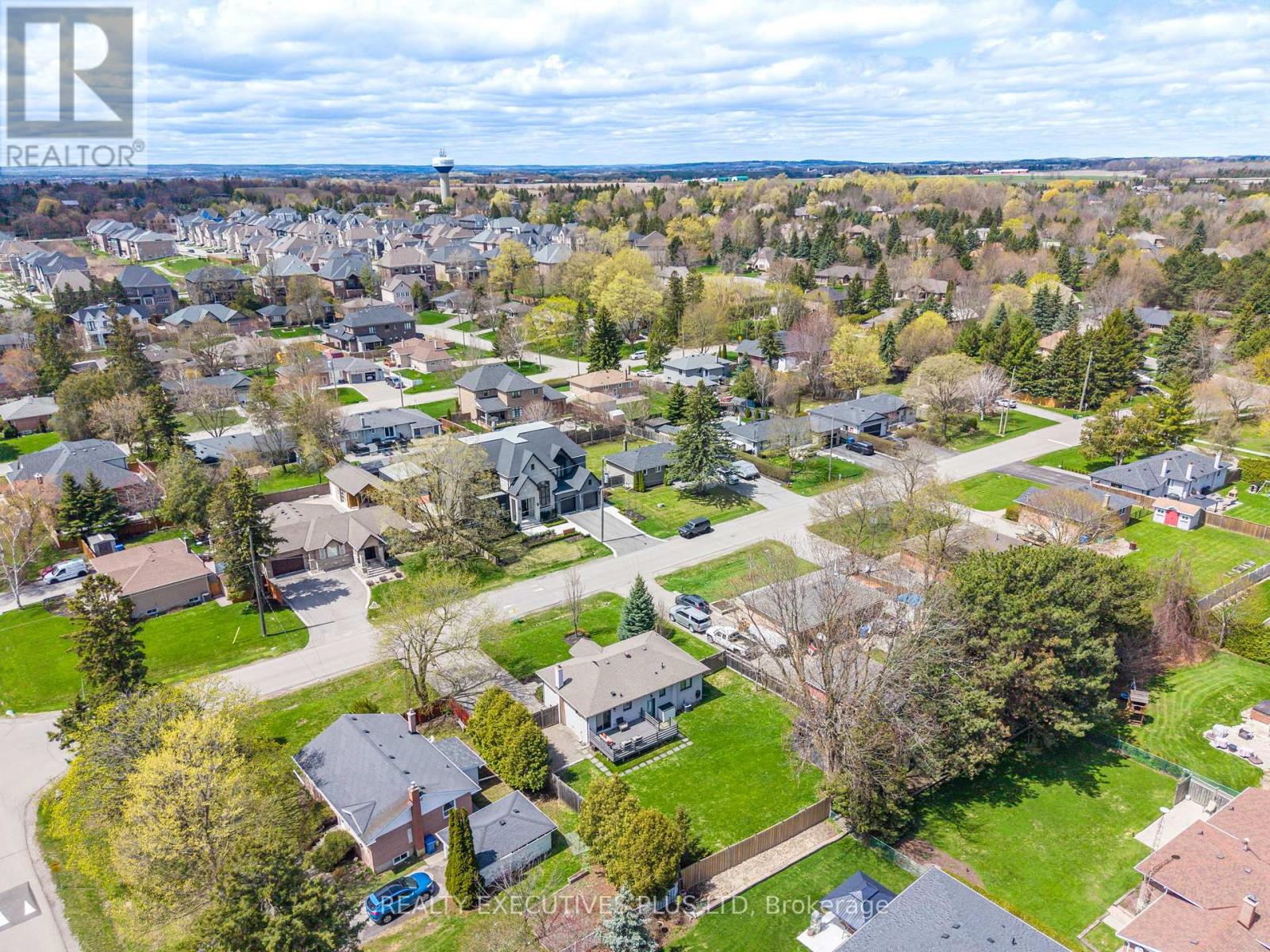Detached at 9 HAZELBURY DRIVE, King