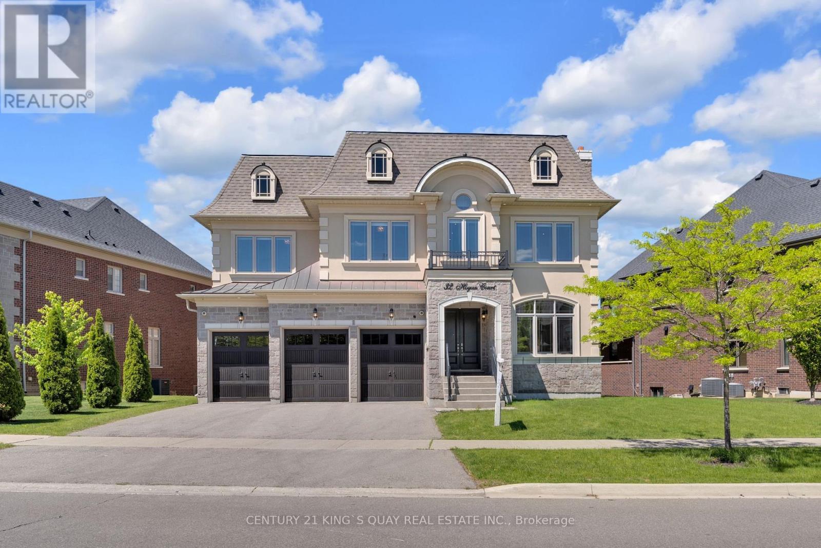 Detached at 32 HOGAN COURT, King (King City)