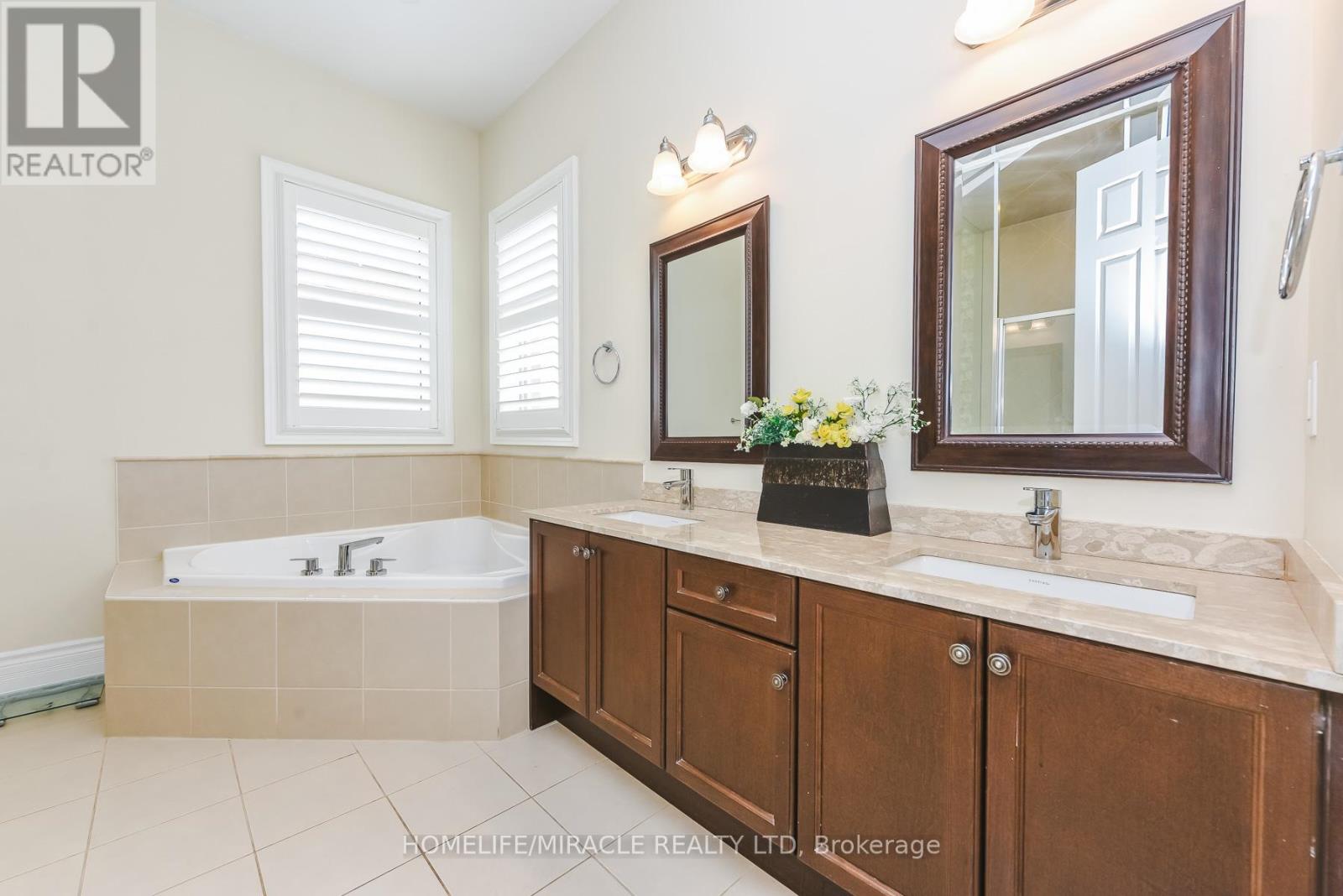 Detached at 37 Venkata Dr, Vaughan
