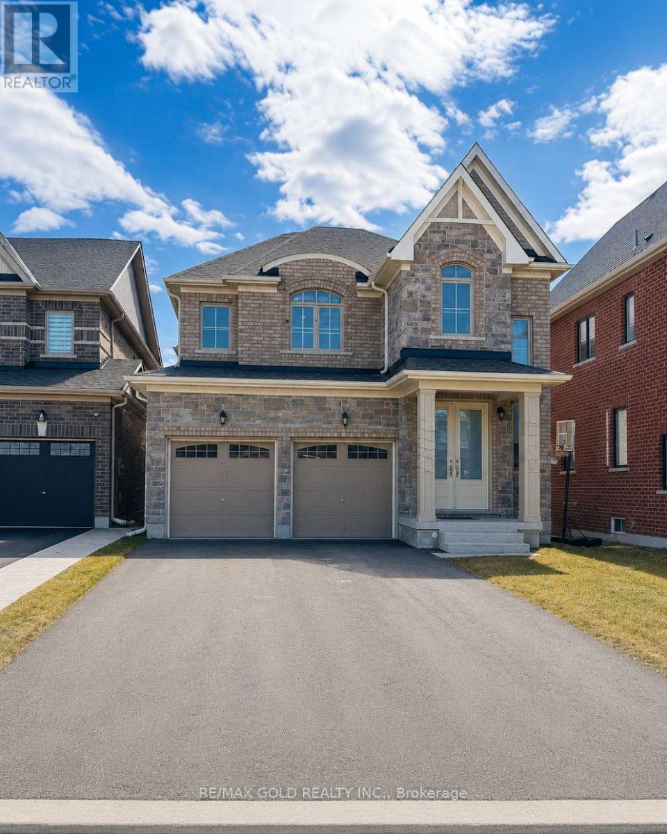 Detached at 5 WILLIAM KANE COURT, East Gwillimbury