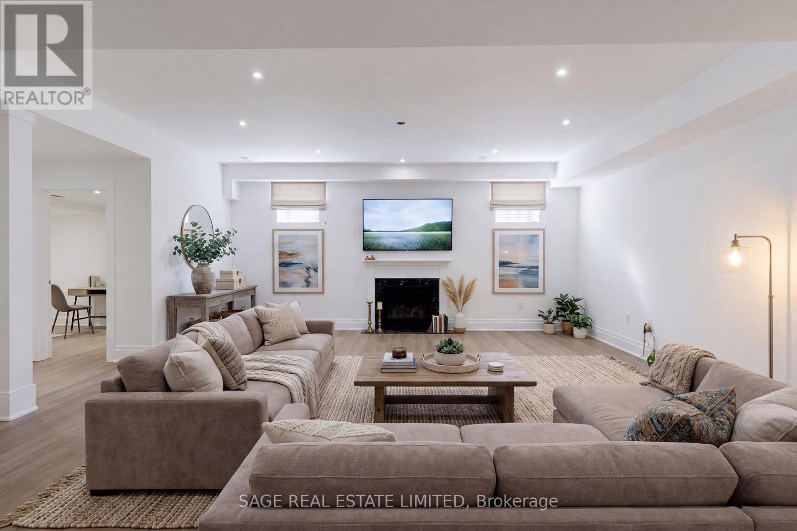 Detached at 42 WINTERLUDE COURT, Vaughan