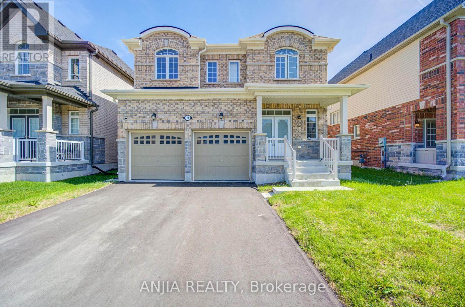 Detached at 9 CLIFF THOMPSON COURT, Georgina