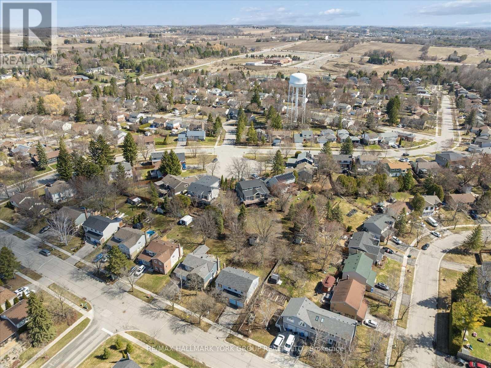 Detached at 47 HOLLAND RIVER BOULEVARD, East Gwillimbury