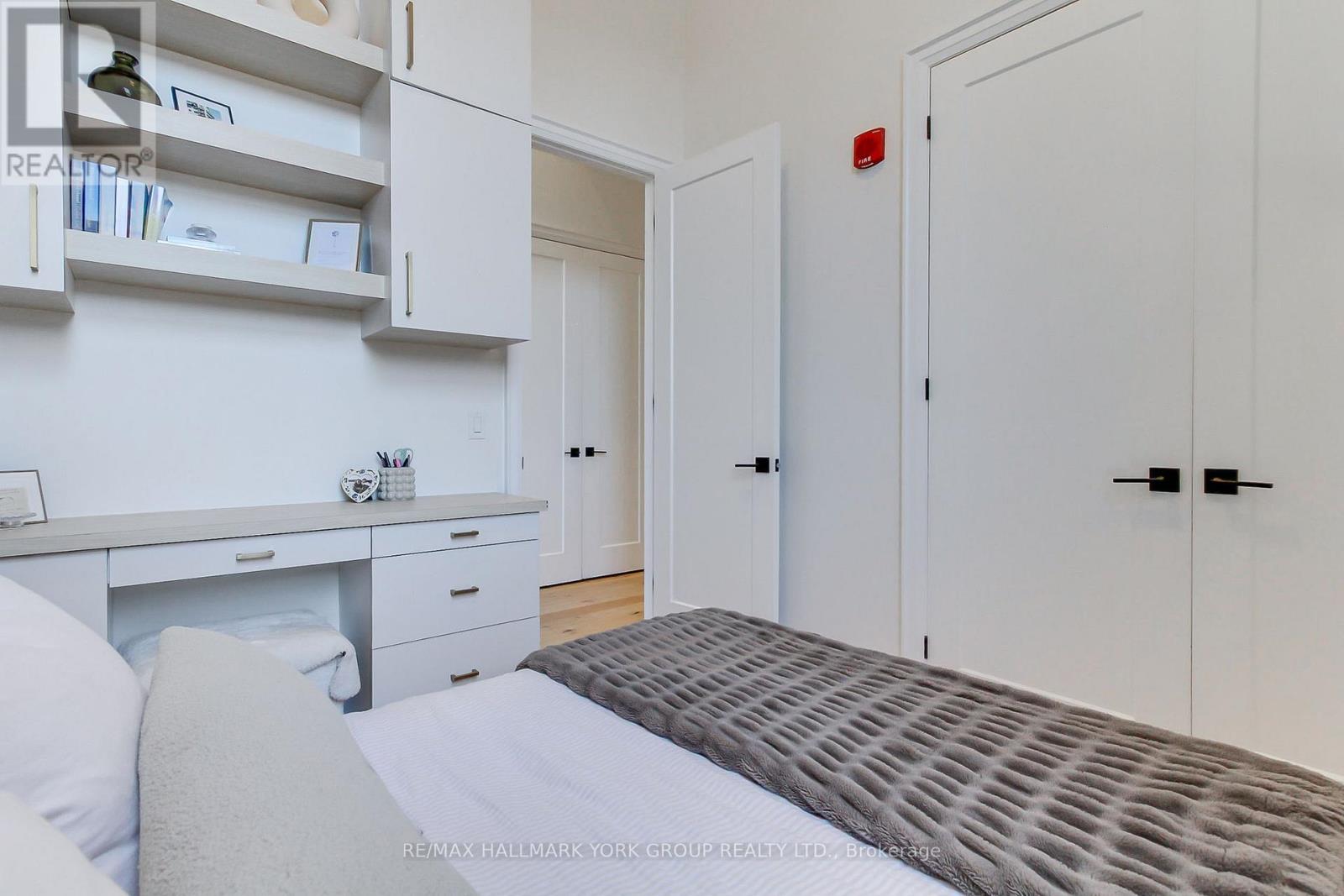 Apartment at 203 - 400 PARK AVENUE, Newmarket