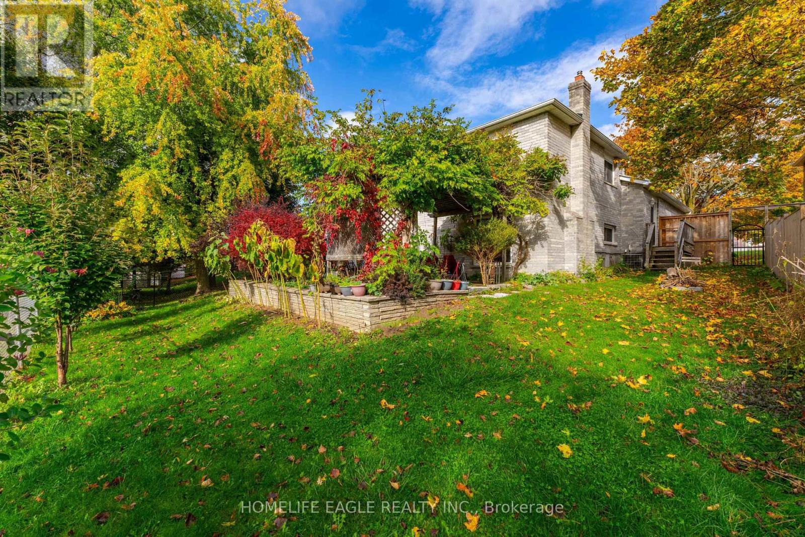 Detached at 17 BECKETT AVENUE, East Gwillimbury