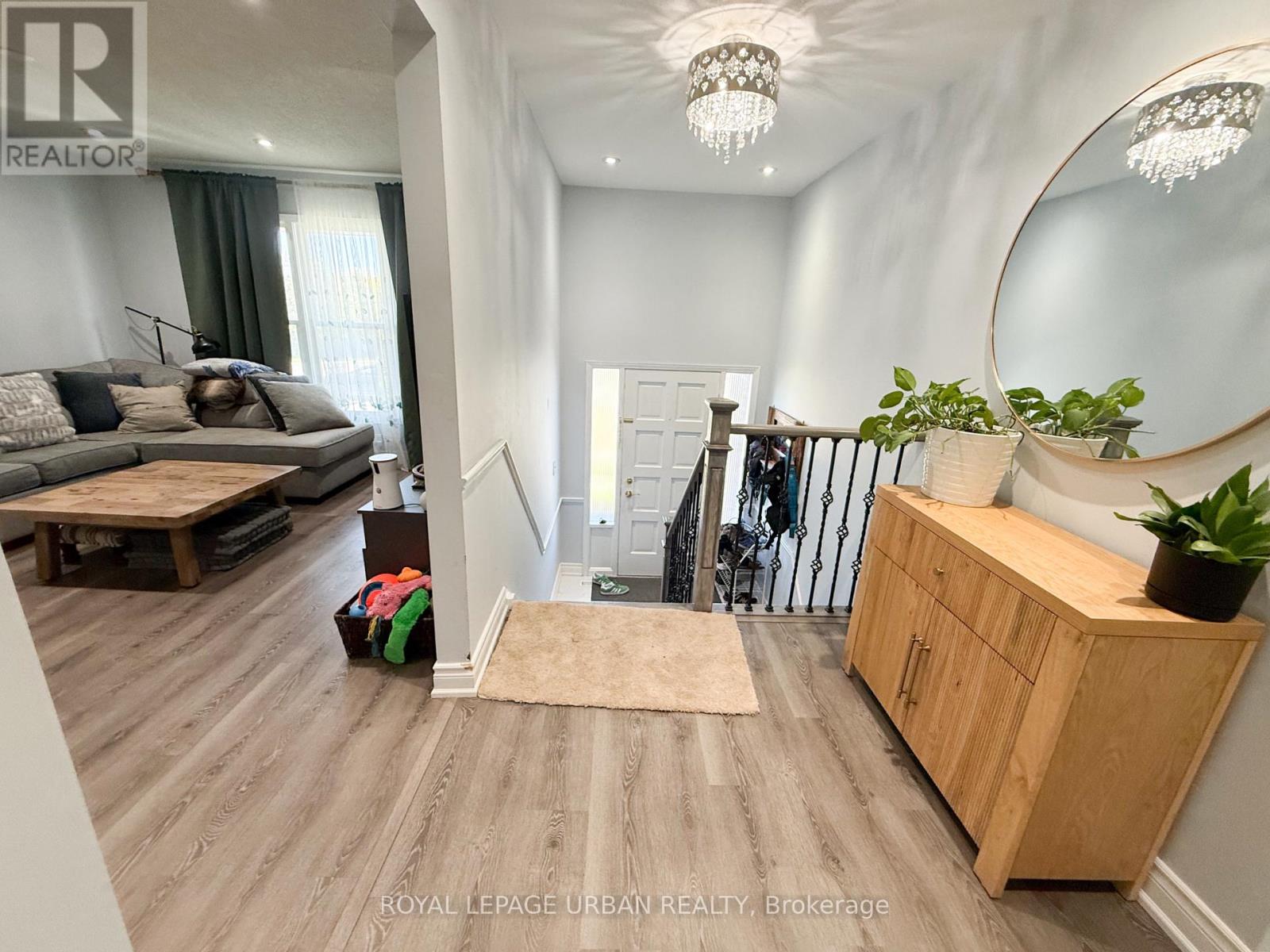 Detached at MAIN - 560 BRISTOL ROAD, Newmarket
