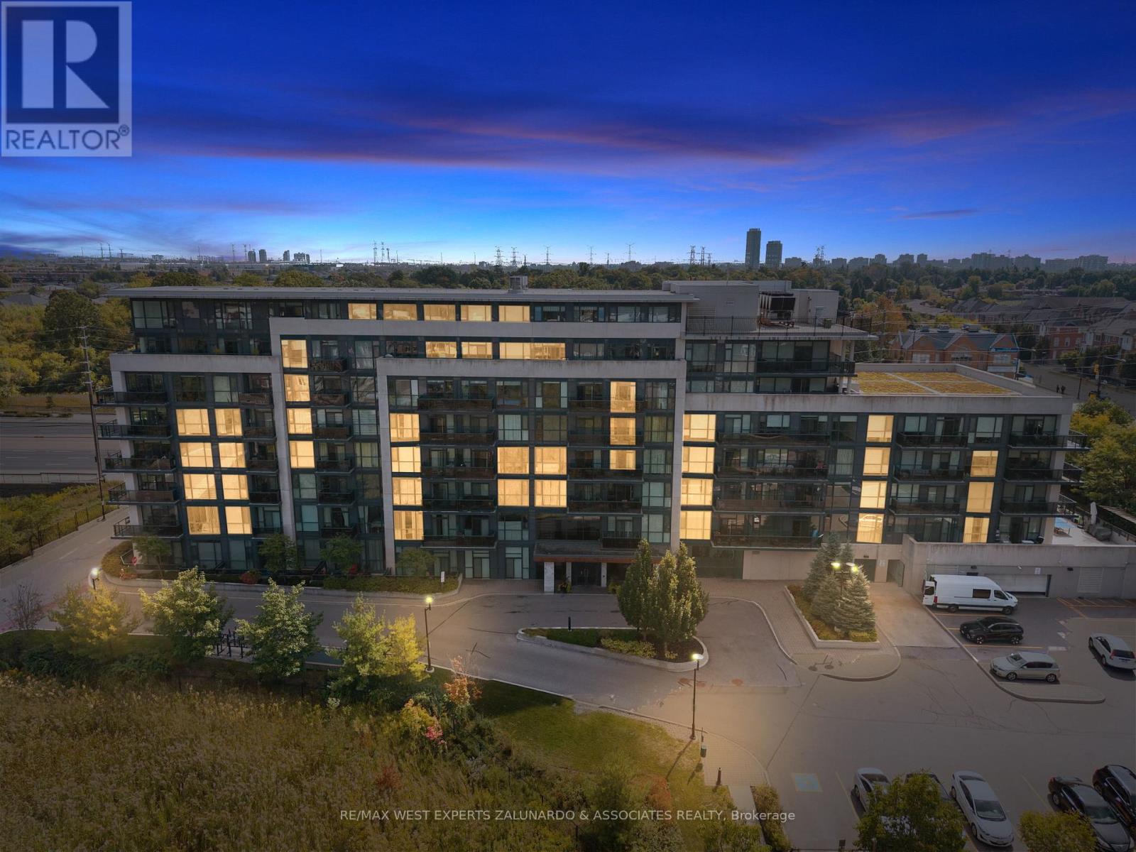 Apartment at 412 - 4700 HIGHWAY 7 ROAD, Vaughan (East Woodbridge)