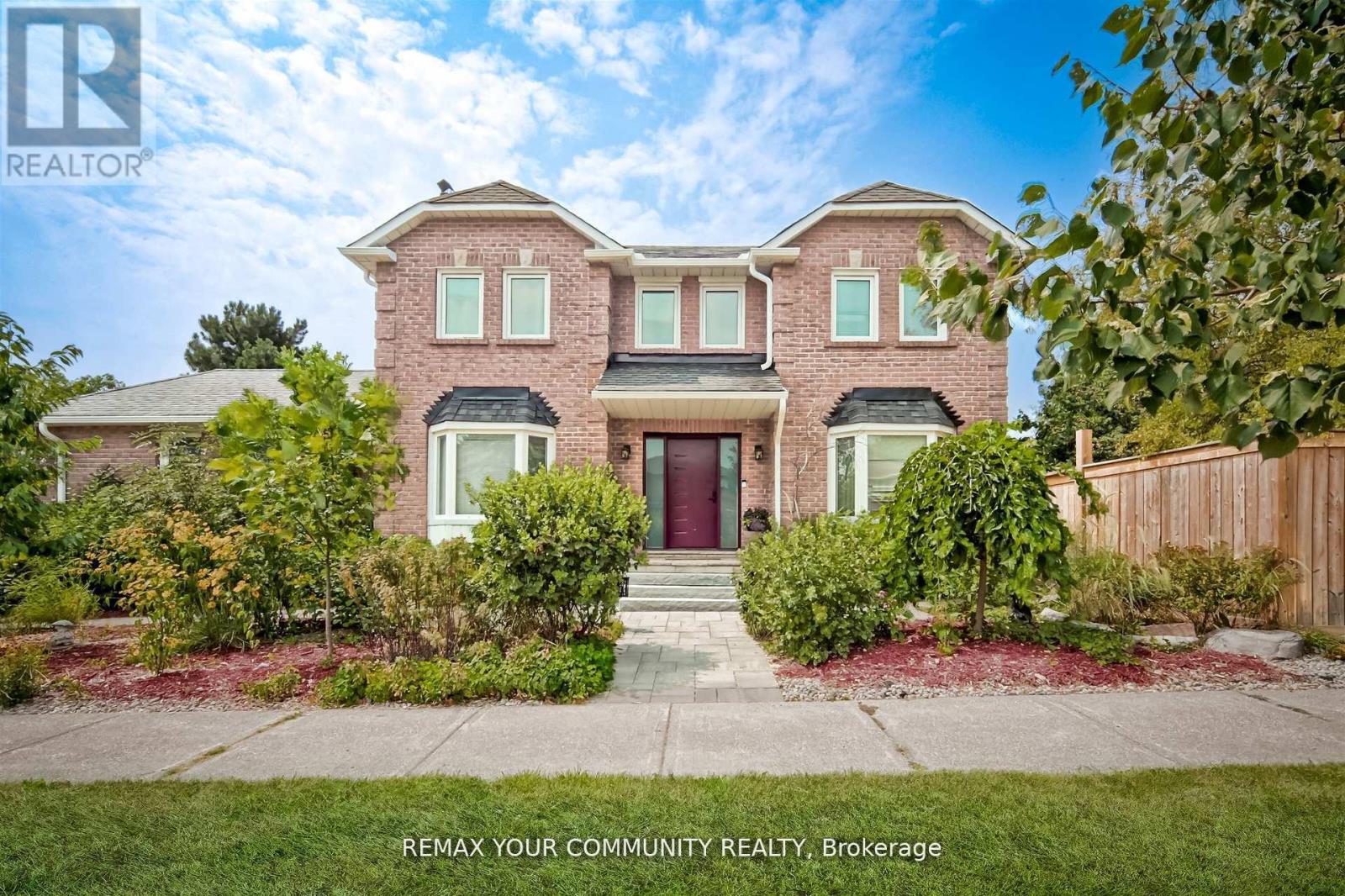 Detached at 2 KIRKLAND COURT, Richmond Hill