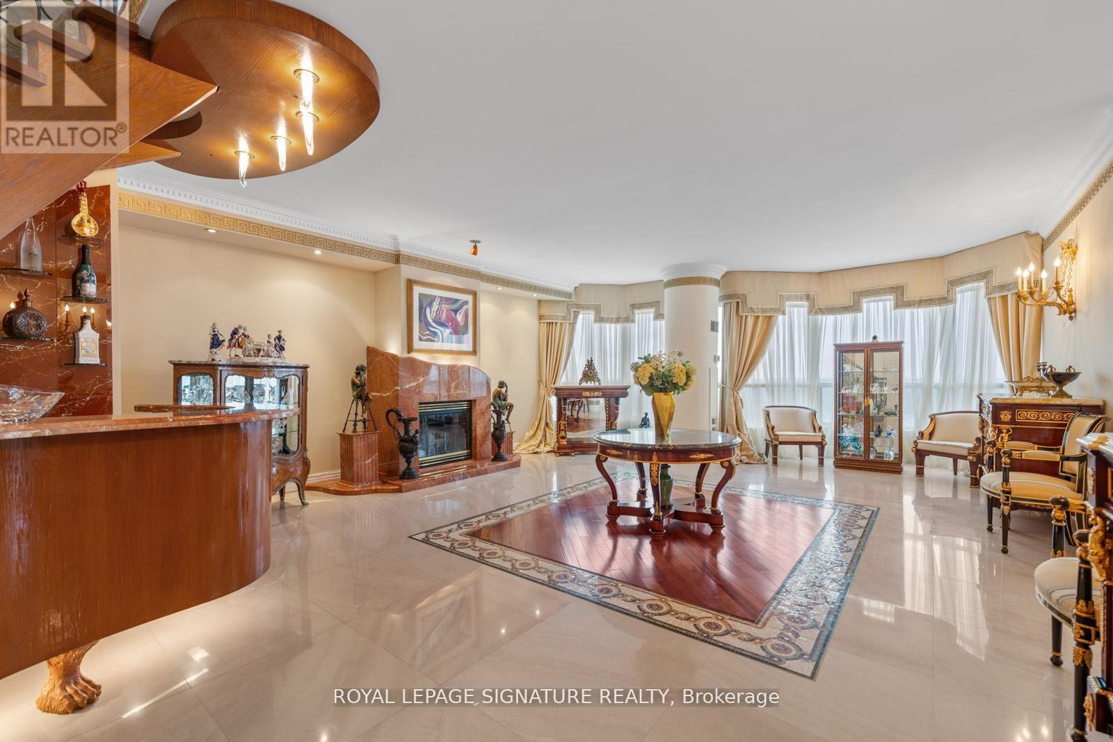 Apartment at PH9 - 7300 YONGE STREET, Vaughan
