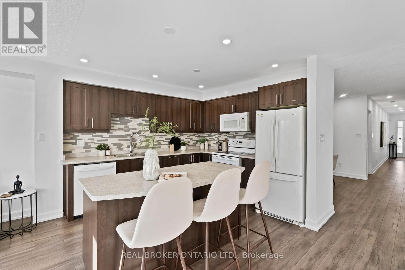 Semi-Detached/Link at 76 SUNDRAGON TRAIL, Bradford West Gwillimbury