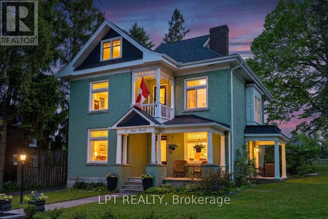 Detached at 47 ALICE STREET, East Gwillimbury (Mt Albert)