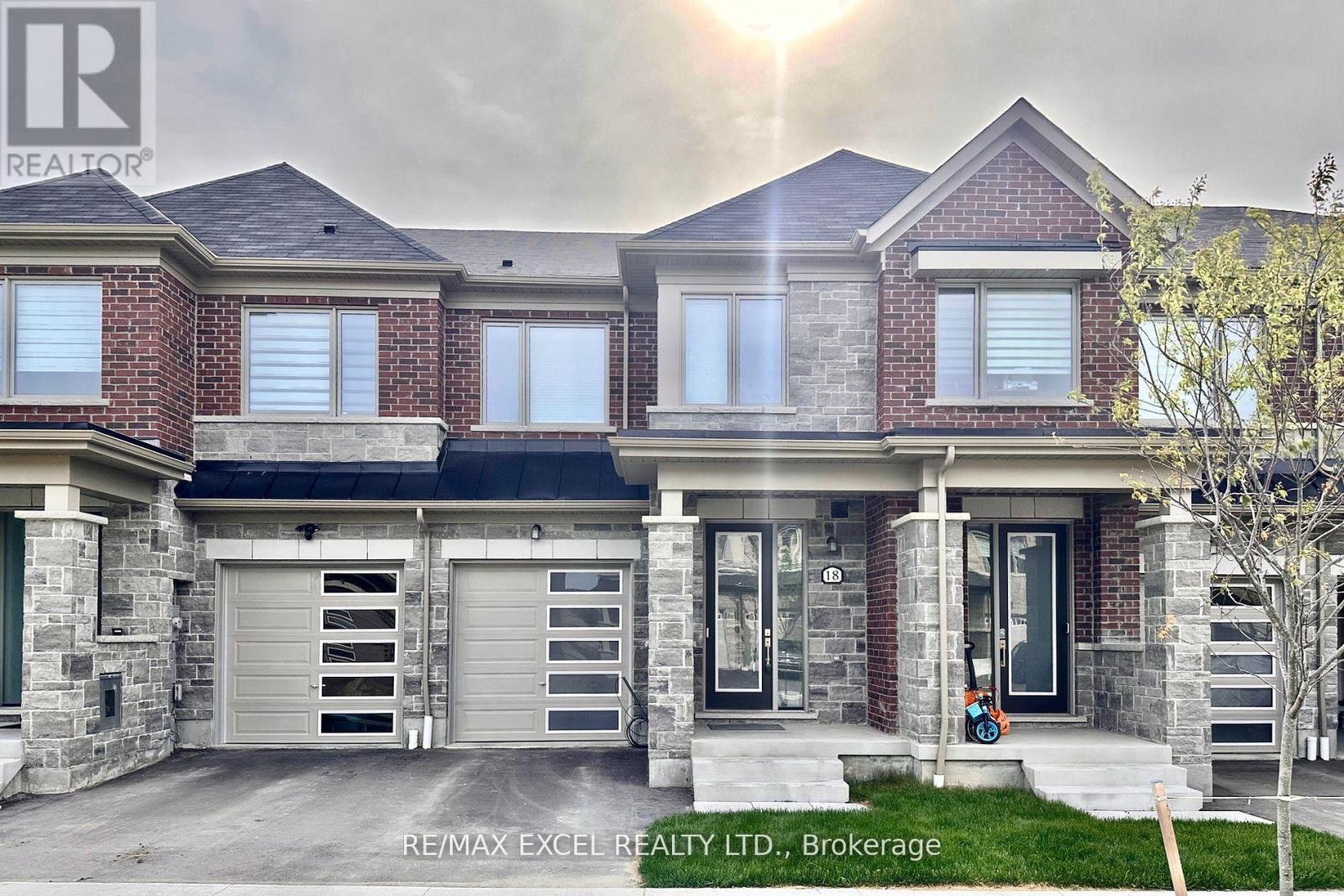 Townhouse at 18 FLOWER GARDEN TRAIL, Whitchurch-Stouffville