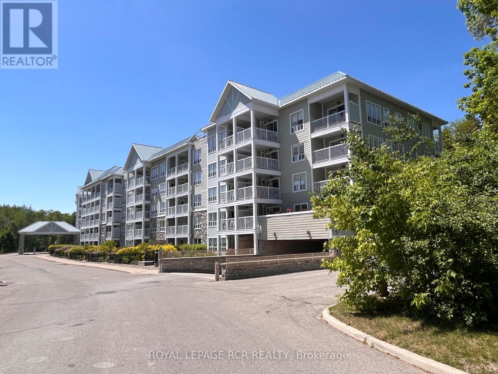 Apartment at 212 - 900 BOGART MILL TRAIL, Newmarket (Gorham-College Manor)
