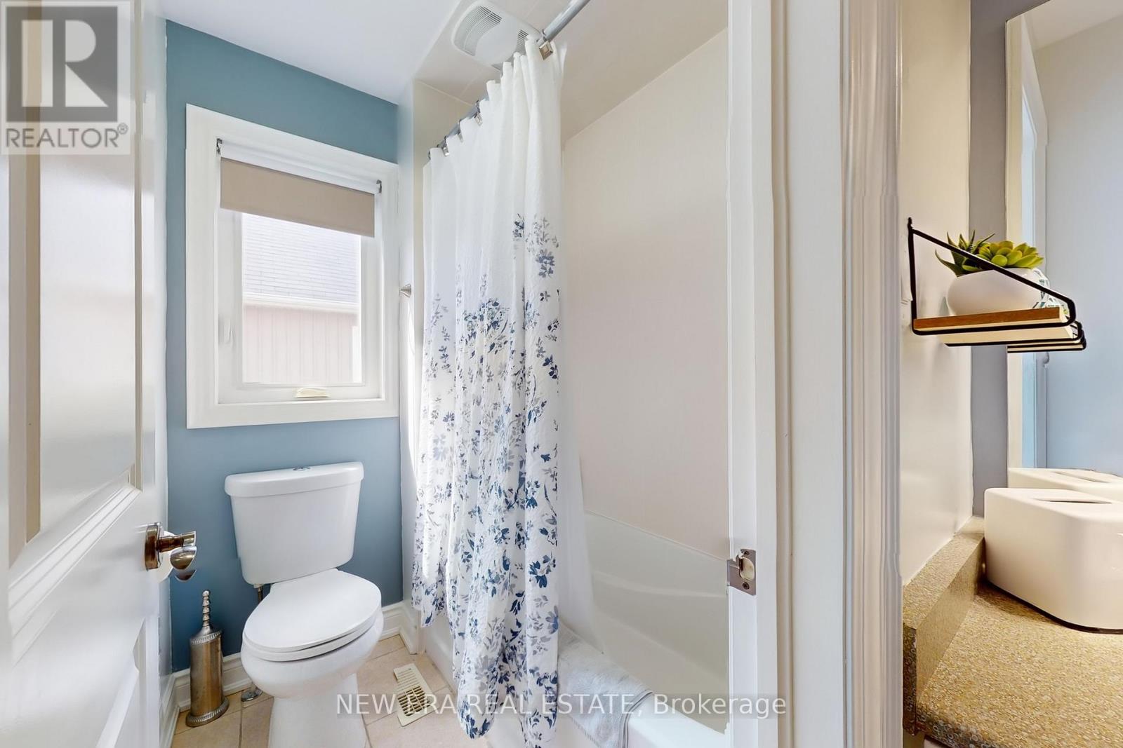 Detached at 1031 LAKE DRIVE N, Georgina