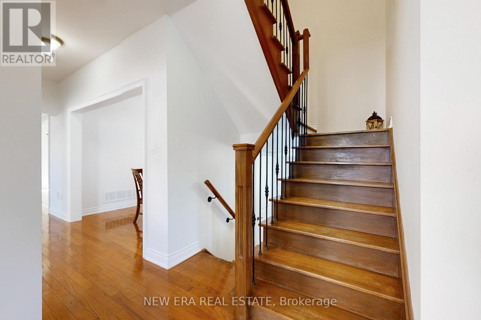 Detached at UPPER - 1031 LAKE DRIVE N, Georgina