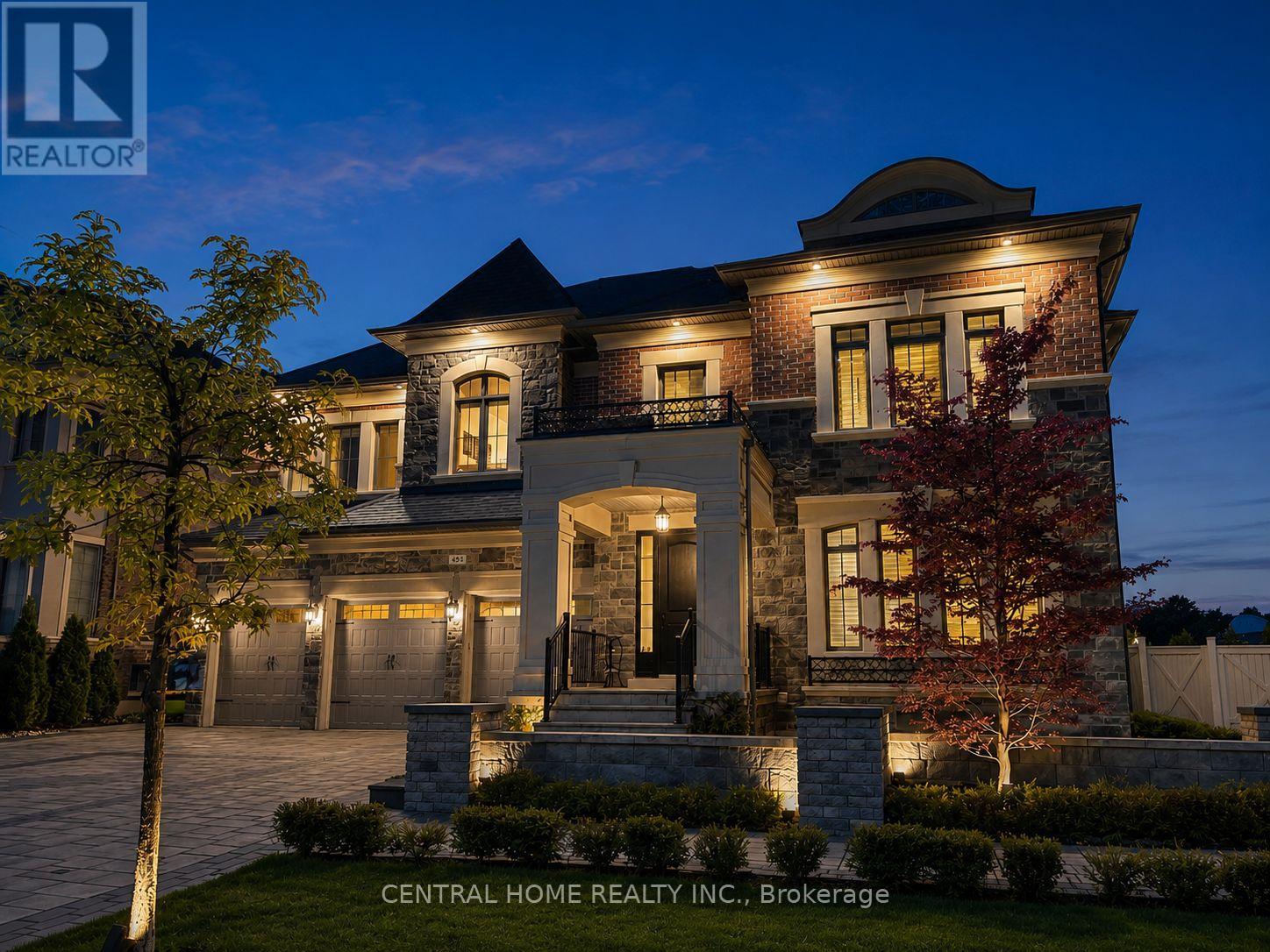 Detached at 33 JAMES STOKES COURT, King (King City)