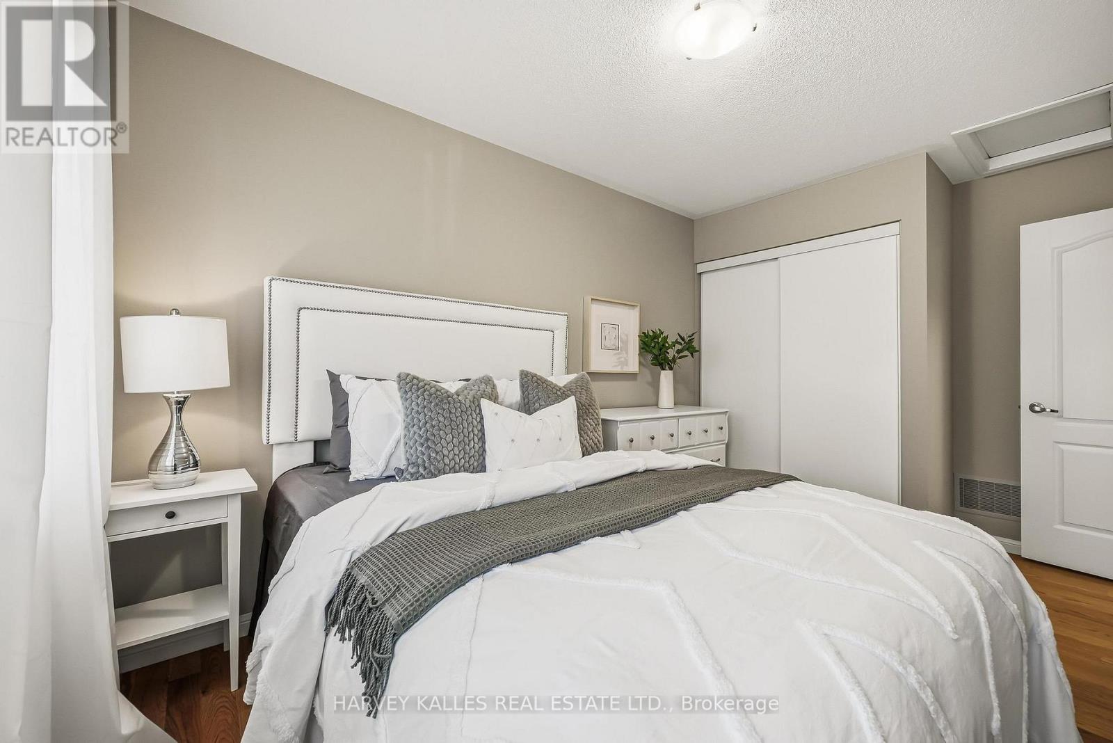 Townhouse at 10 DOUGHERTY CRESCENT, Whitchurch-Stouffville