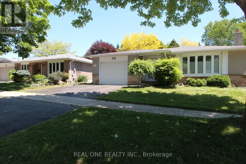 Detached at 25 BIGWIN DRIVE, Aurora