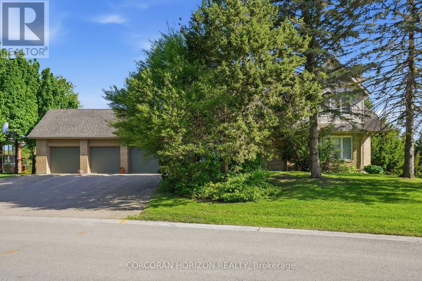 Detached at 18 CURTIS CRESCENT, King (King City)
