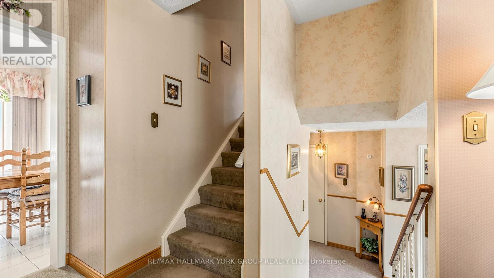Detached at 24 DEVINS DRIVE, Aurora