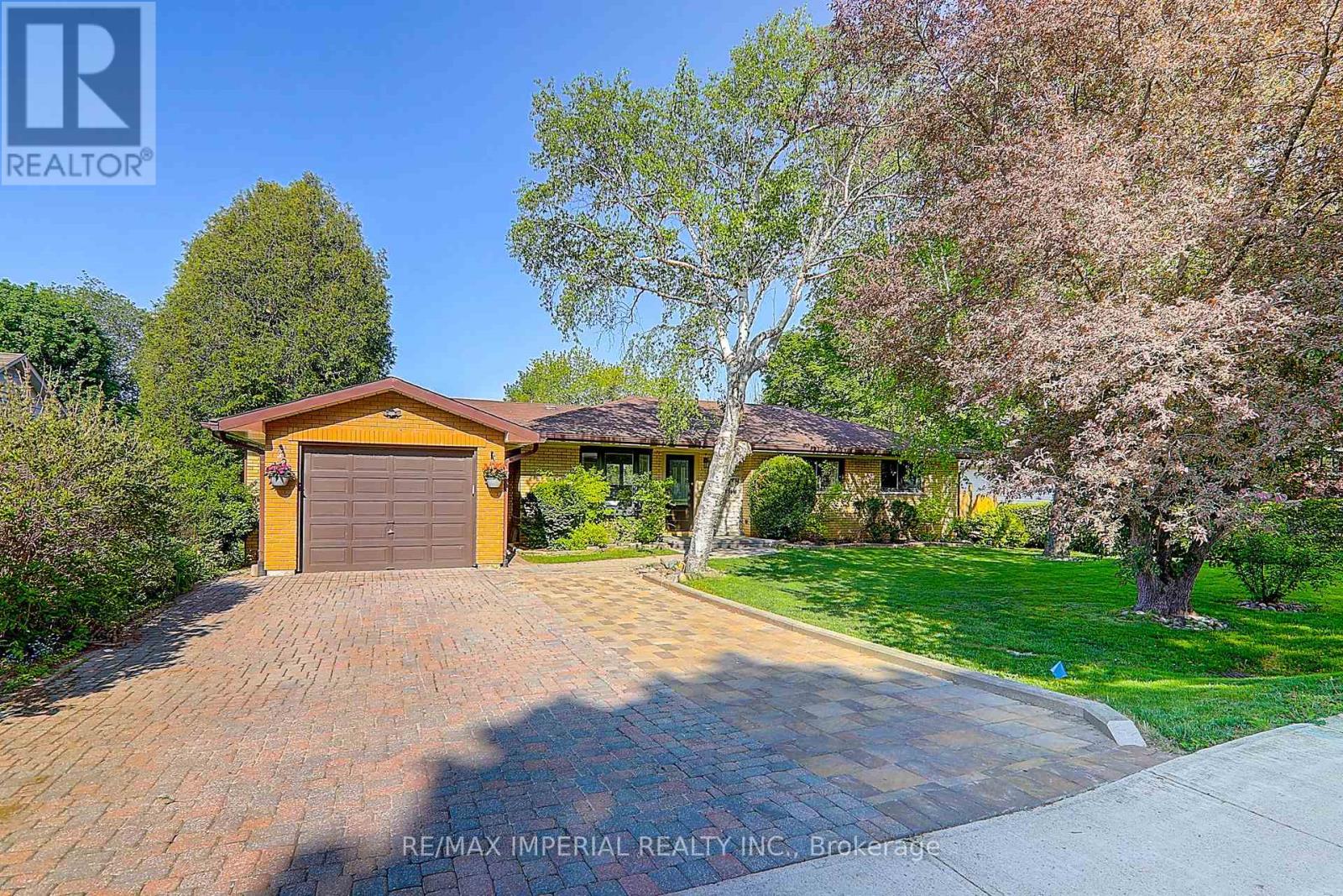 Detached at 98 BELFRY DRIVE, Newmarket