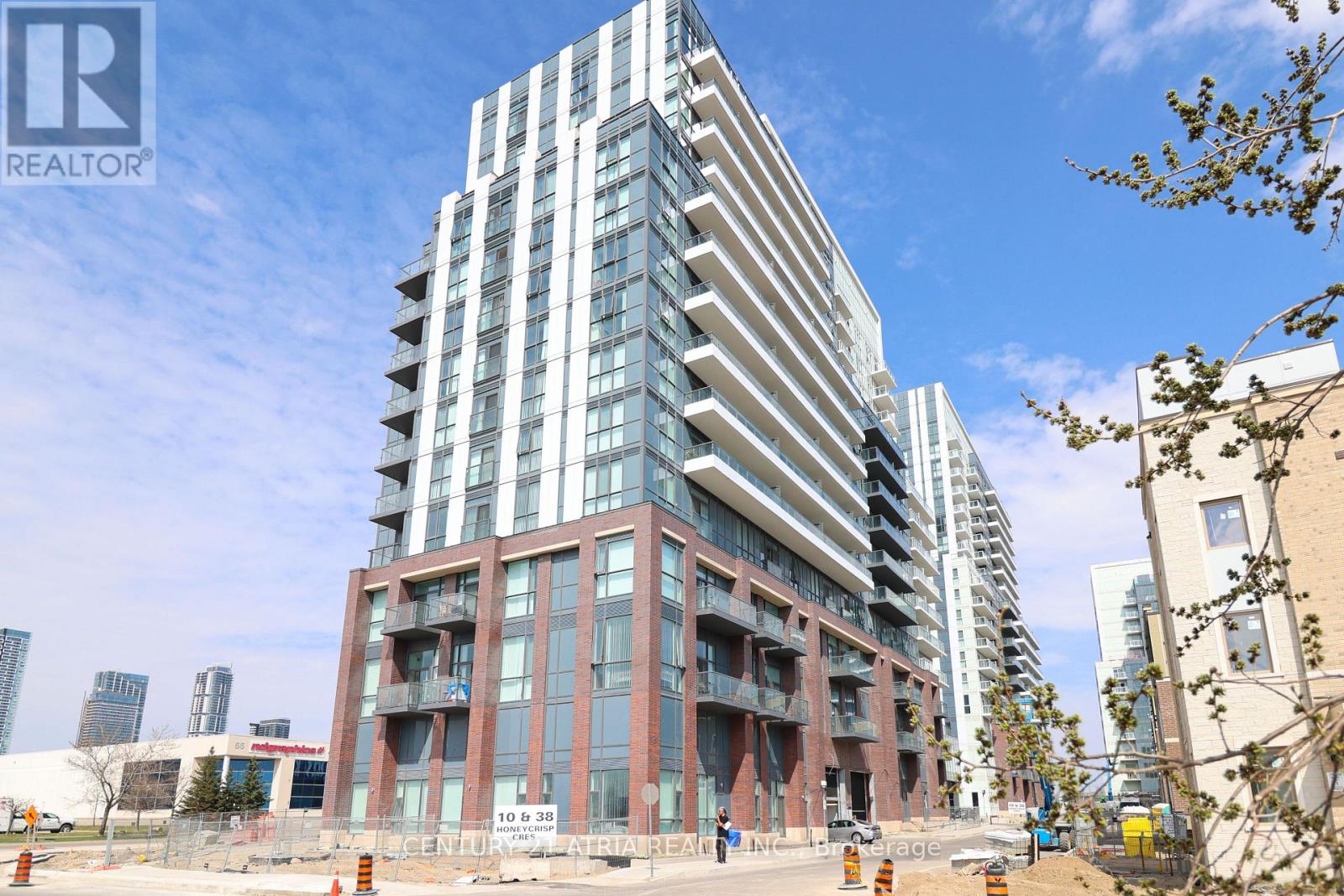 Apartment at 1507 - 38 HONEYCRISP CRESCENT, Vaughan