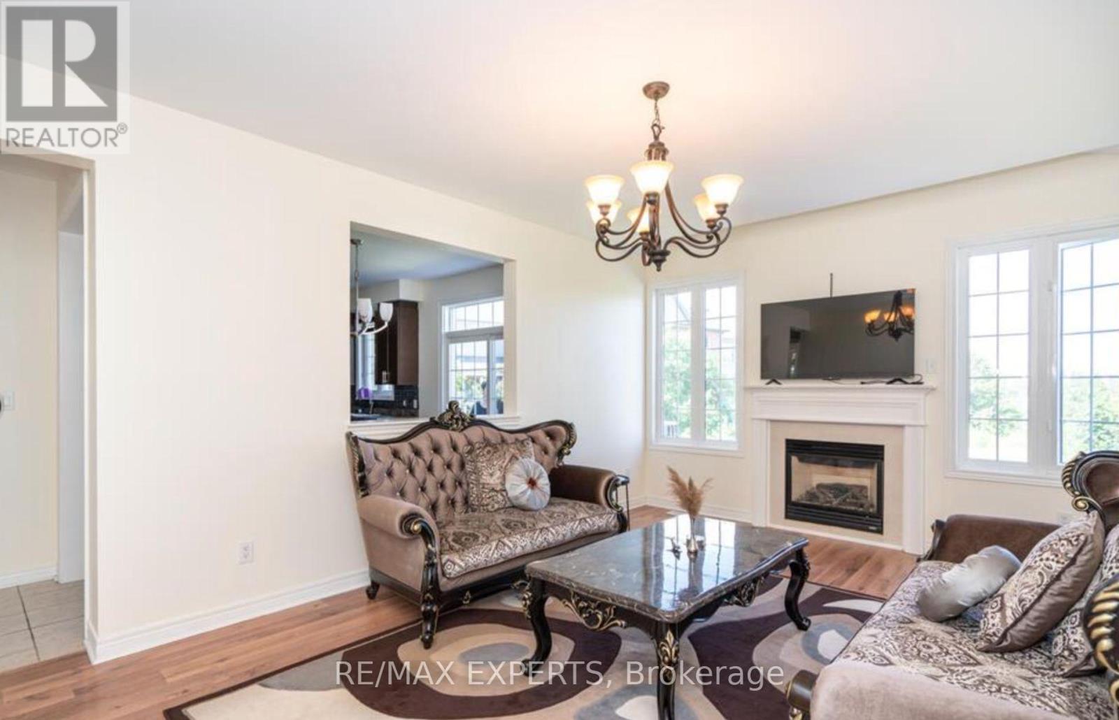 Detached at 4 TRAILSIDE DRIVE, Bradford West Gwillimbury