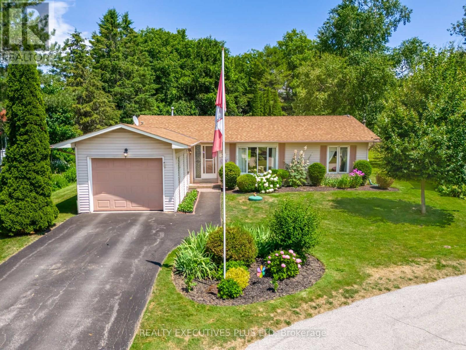 Detached at 3 PINEVIEW COURT, New Tecumseth