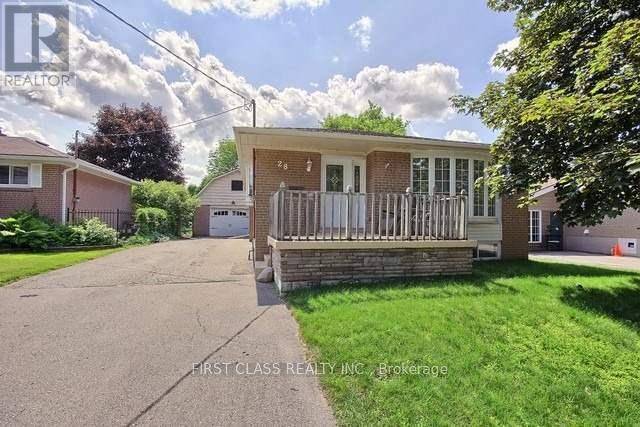 Detached at UPPER - 28 COLLINS CRESCENT, Aurora