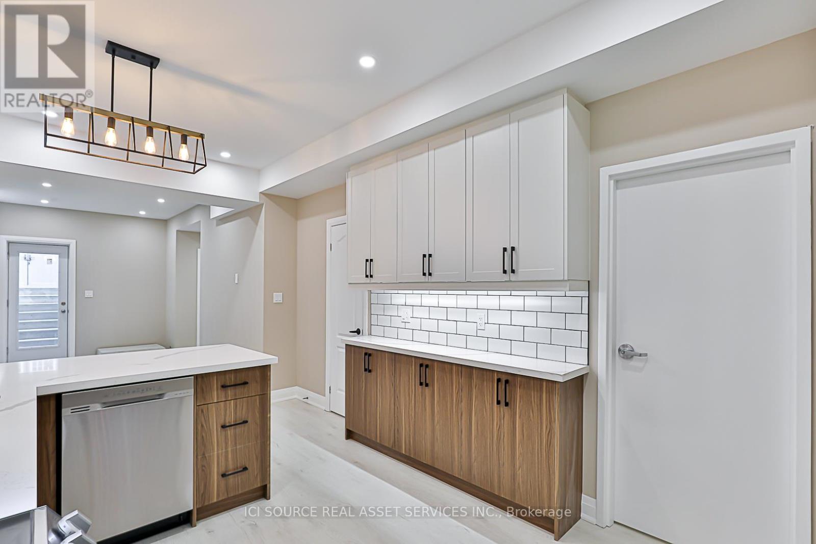 Detached at B - 747 LANGFORD BOULEVARD, Bradford West Gwillimbury