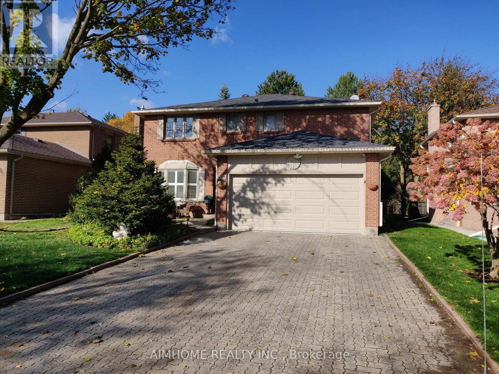 Detached at 80 GOLF LINKS DRIVE, Aurora (Aurora Highlands)