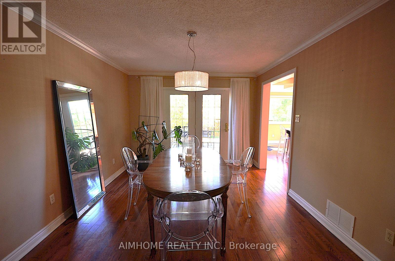Detached at 80 GOLF LINKS DRIVE, Aurora
