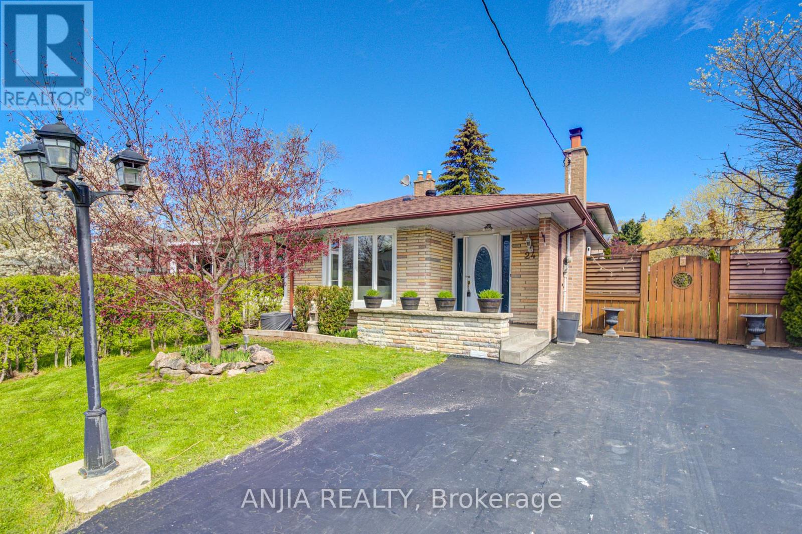 Semi-Detached/Link at 24 FRIAR TUCK ROAD, Markham