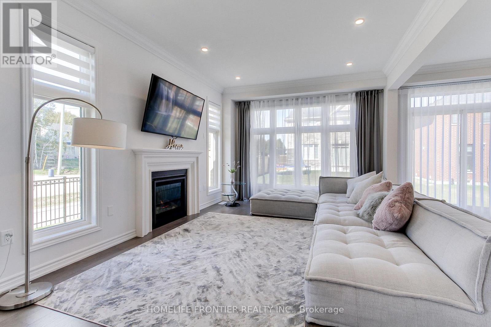Multiplex at 2 BIG CANOE DRIVE, Georgina