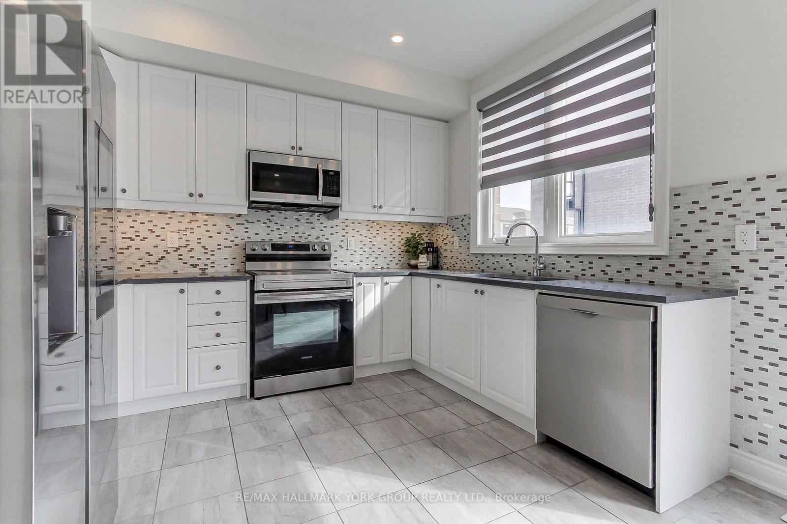 Townhouse at 534 NEW ENGLAND COURT, Newmarket