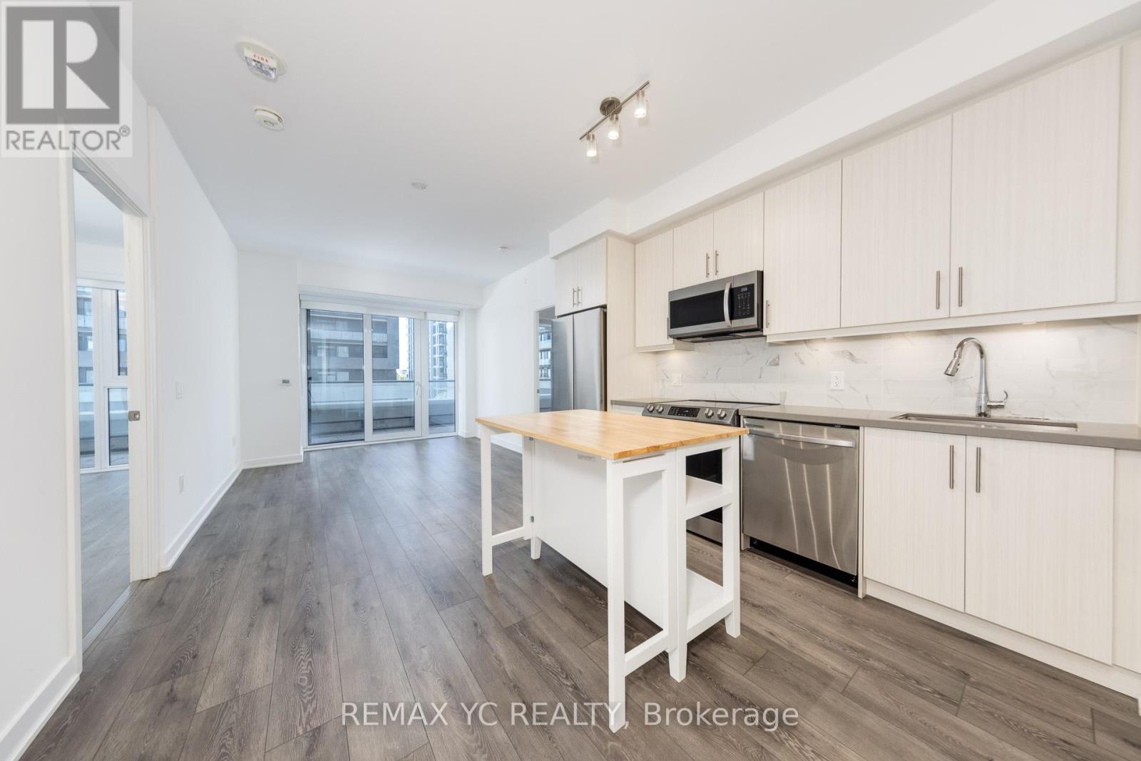 Apartment at 305 - 95 ONEIDA CRESCENT, Richmond Hill