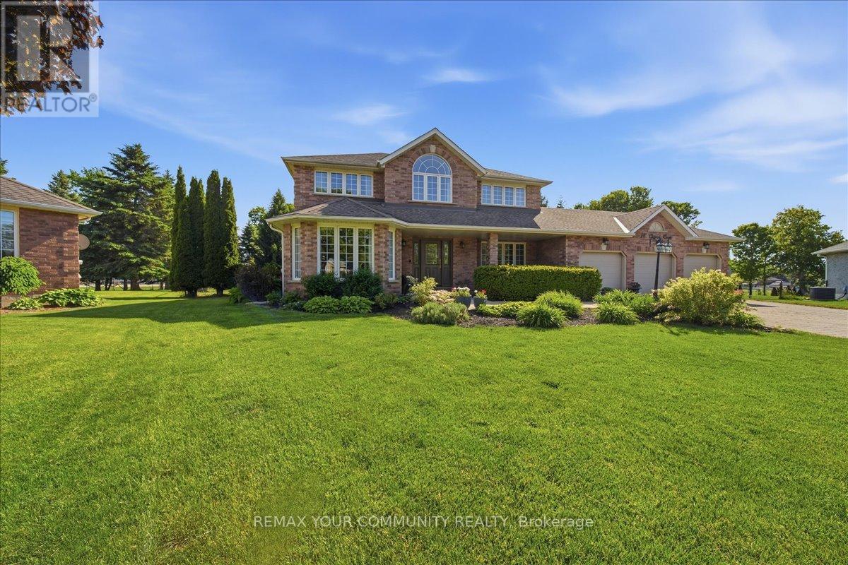 Detached at 14 OXFORD COURT, East Gwillimbury