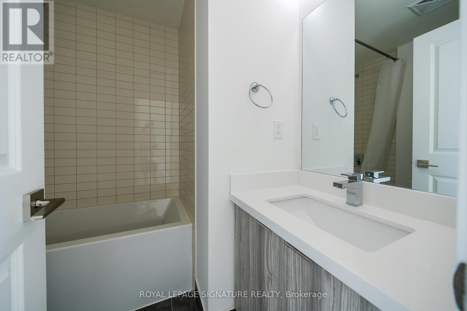 Apartment at 3707 - 2916 HIGHWAY 7 ROAD, Vaughan
