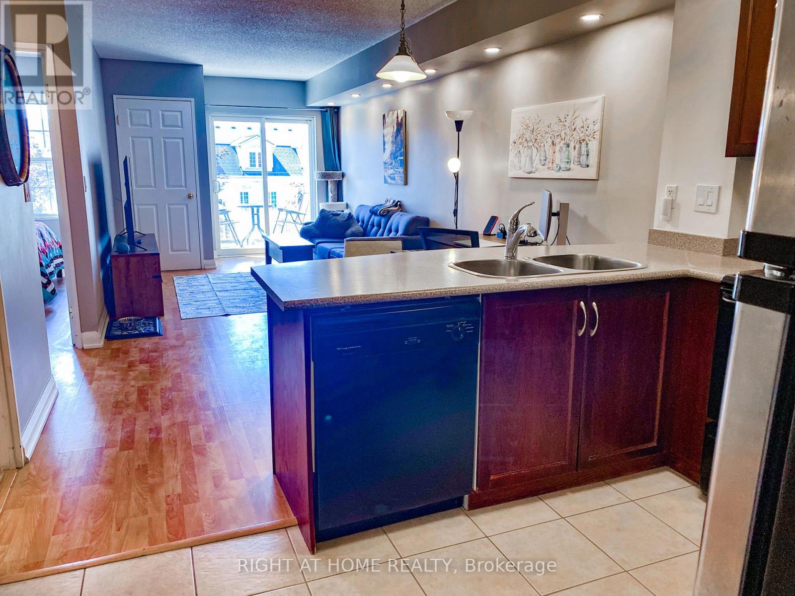 Apartment at 404 - 35 HUNT AVENUE, Richmond Hill