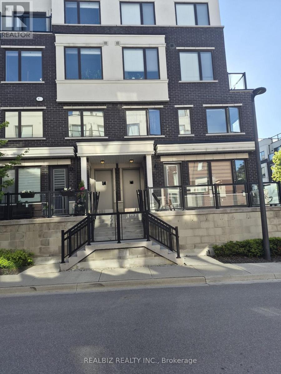 Townhouse at 77 - 400 ALEX GARDNER CIRCLE, Aurora (Aurora Village)