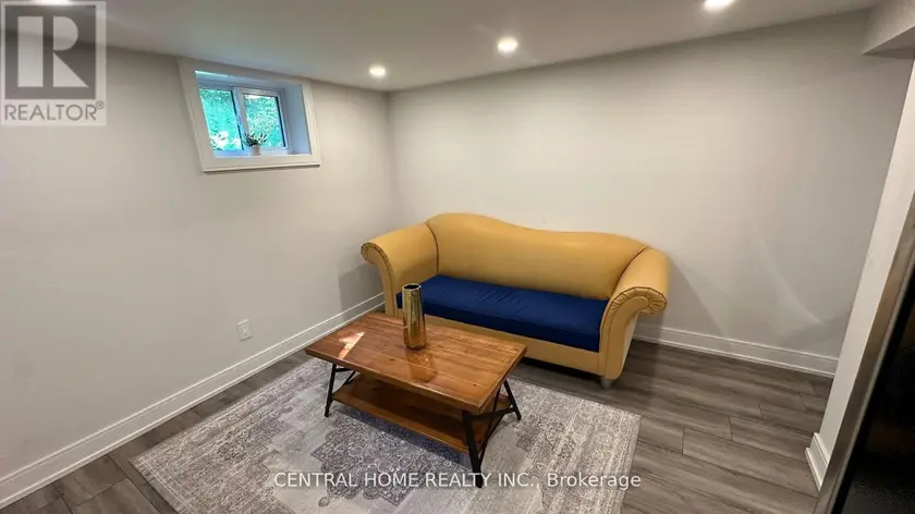 Semi-Detached/Link at LOWER LEVEL - 139 MAURICE COURT, Newmarket (Bristol-London)