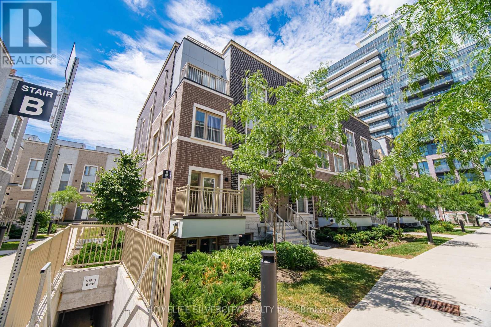 Townhouse at 13 - 11 HONEYCRISP CRESCENT, Vaughan