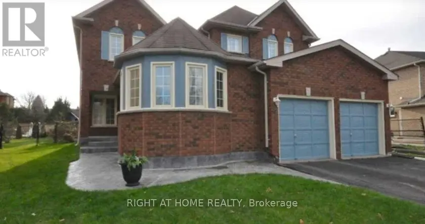 Detached at 92 NELSON CIRCLE, Newmarket