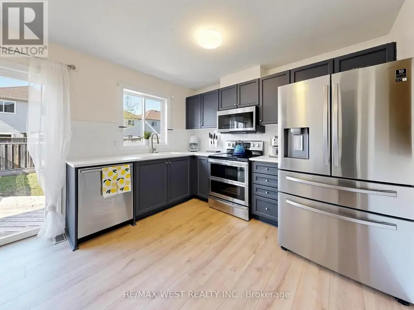 Townhouse at 195 BANTING CRESCENT, Essa