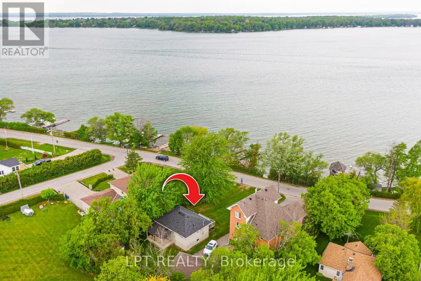 Detached at 17 LAKE DRIVE E, Georgina